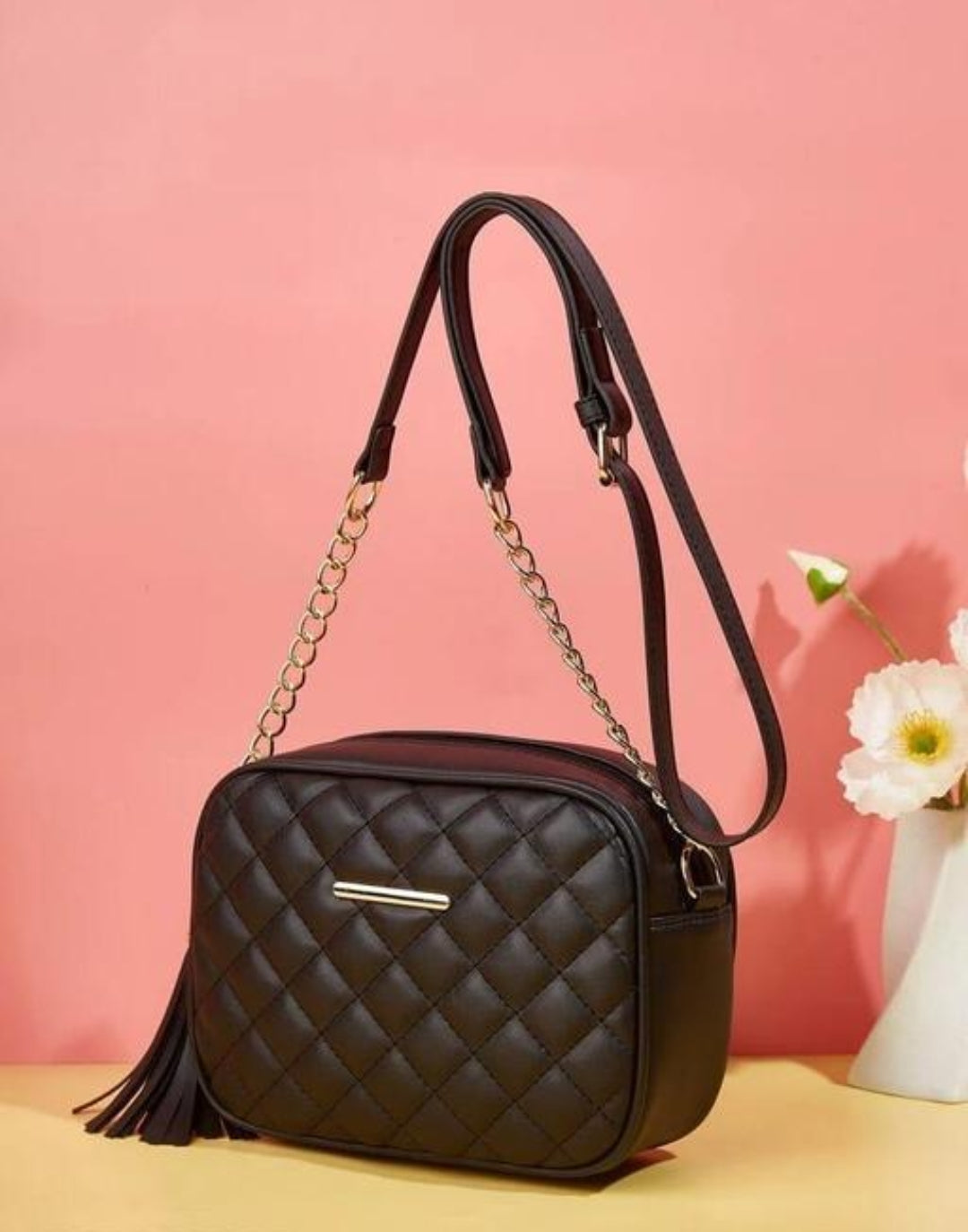 Elegance in Ebony: Classic Black Hand Purse C002